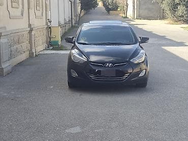 Hyundai Elantra Limited – sedan Xüsusiyyətlər: - Korpus rəngi: qara -