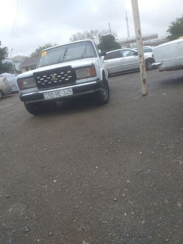 s150 satılır: VAZ 2107 sedan, ağ rəng. - Kuzov: 4 qapı, qara plastik bamperlər — 1