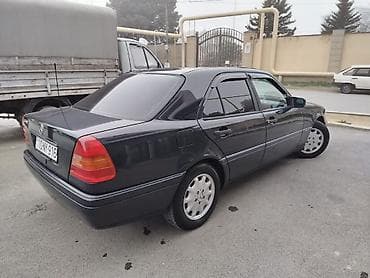 mersedes w204: Mercedes-Benz C-Class: 1.8 l | 1995 il Sedan — 5