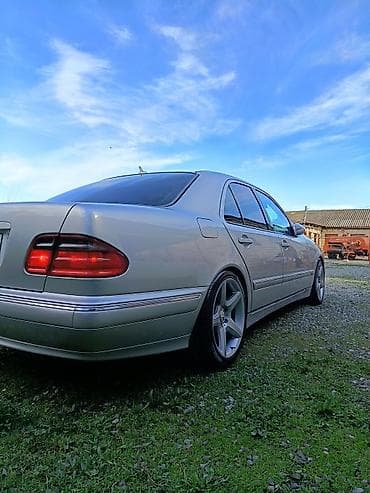 06 təkəri: Mercedes-Benz E 320: 3.2 l | 2000 il Sedan — 5