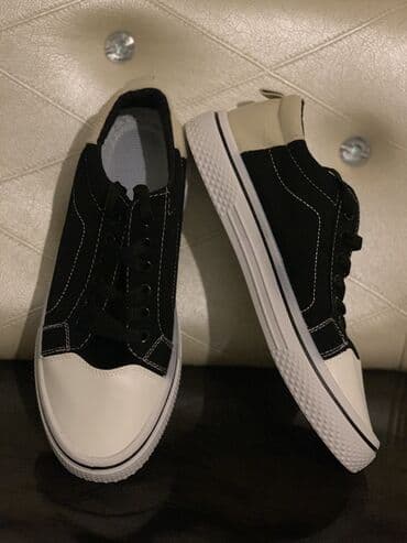 kişi üçün yun şap şaplar: Günlük krossovka – “Fashion Fst. 1985” dizaynı - Rəng: qara–ağ — 1