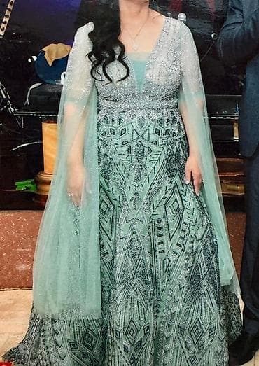 Юбки: 1000 azn-ə alınıb. 400-ə satılır. Zərif zəhmətlə işlənmiş — 1