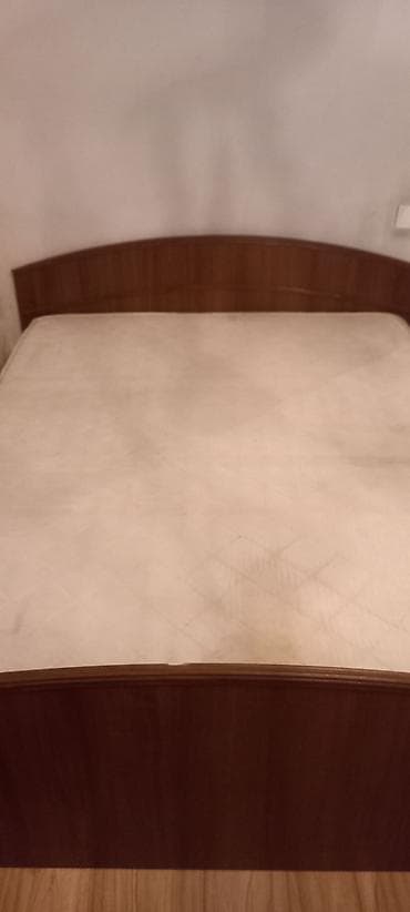 Iki nəfərlik taxt Embavudundu matras var biraz ləkəlidiancağ yaxşıdı lalafo.az -da Iki nəfərlik taxt Embavudundu matras var biraz ləkəlidiancağ yaxşıdı