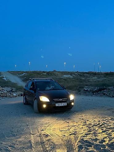 Kia: Kia Cee’d SW (universall) – qara rəng Xüsusiyyətlər: - Ban növü — 4