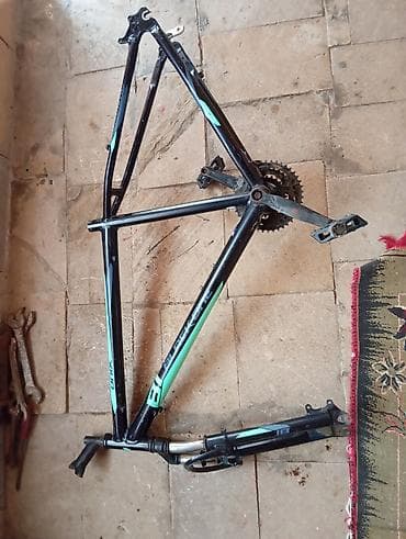 Rus brendi Black One Onix modelinin xalis( alüminium) raması satılır