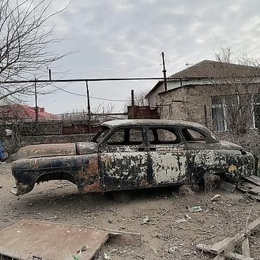 Avtomobil satışı: Köhnə klassik avtomobil kuzovu – 4 qapılı sedan (1955-lər üslubu) - — 1