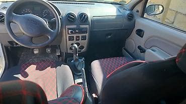 kamaz karopka: Dacia Logan MCV (ağ rəng), univeral kuzov Xüsusiyyətlər: - 5 qapı, 5 — 4
