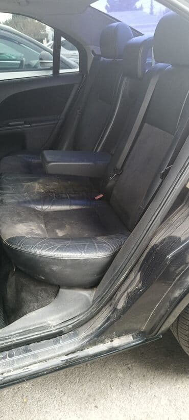 mersedes b klass: Ford Mondeo sedan – qara rəng Kuzov: 4 qapılı, tünd şüşələr, qara — 7