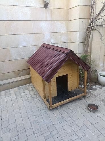 heleb kecisi: Taxta it evi - Material: qalın taxta karkas, ön hissəsi açıq girişli — 1