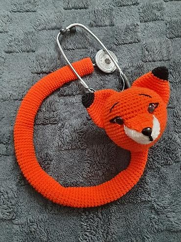 rəngli maskalar: Usaq həkim pediatr ucunfonendoskopa kecən cexol . Əl isidir . Pучная — 9