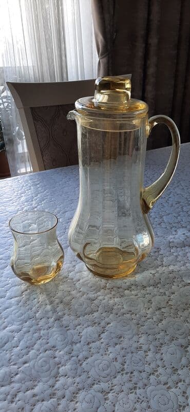 графин: Графин старинный, цветное стекло. без сколов и трещин . вмещает чуть — 7