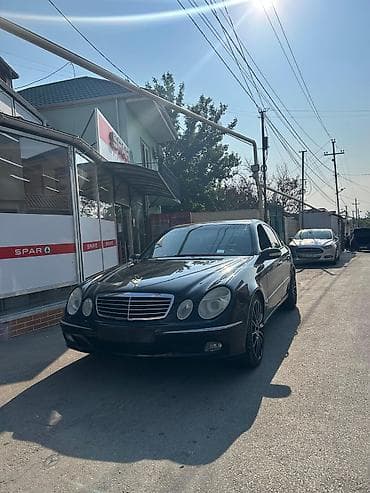 Mercedes-Benz E 240: 2.4 l | 2002 il Sedan