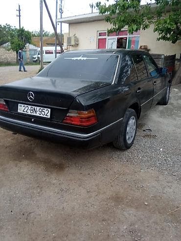 Mercedes-Benz sedan – W124 seriyası - Kuzov: 4 qapılı sedan, qara