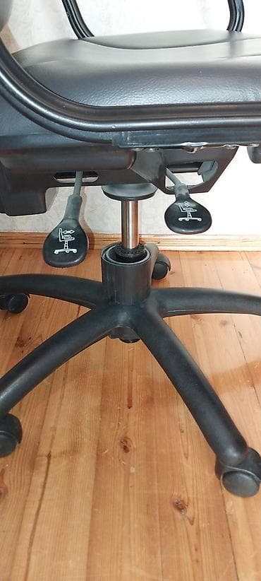 Офисные, игровые кресла: С колесиками, Рукояти не регулируются, Кожзаменитель — 4