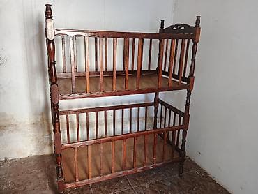 Taxta iki mərtəbə - Material: tam ağac (cilalanmış, klassik