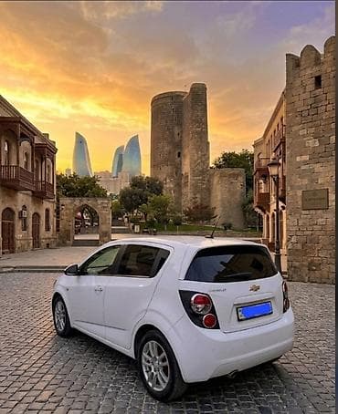 moto bot: Chevrolet Aveo (hatchback), ağ rəng - Kuzov: 5 qapılı hatchback - — 6