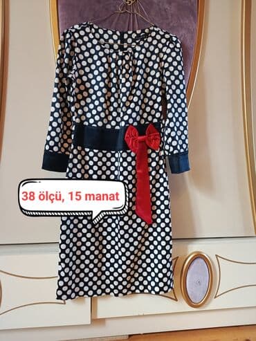 Mavi nöqtəli, uzunqol, qırmızı bantlı, mavi kəmərli don. Ziyafət və ya