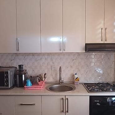 yataq desdleri: Xirdalanda 26ci mehellede 2 otaqli tam temirli evdir.isiq qaz su — 4