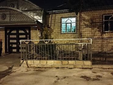 qaraj sumqayit: Satılır: həyət evi - Tikili: kərpic divarlar, dəmir giriş qapıları — 1