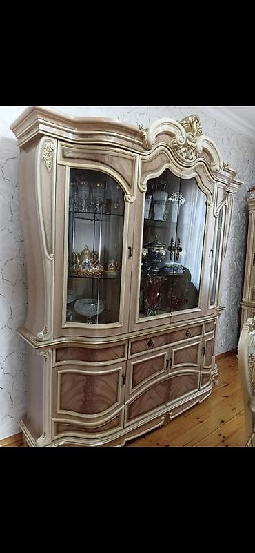 skafi: Klassik üslubda vitrinli bufet dəsti. İkisi birlikdə - İki hissədən — 2