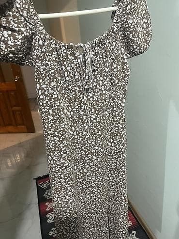 yun koftalar: Qadın paltarı – qəhvəyi rəng üzərində ağ xırda çiçək naxışlı, uzun — 1