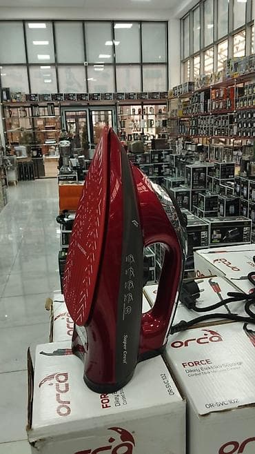 Ventilyatorlar: Buxarlı ütü – Super Crest, qırmızı rəng. - Geniş buxar çıxışı və — 1