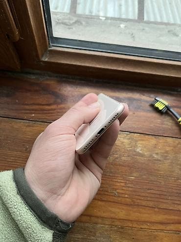 iphone 8 qara: IPhone 8, Qızılı, Barmaq izi — 5