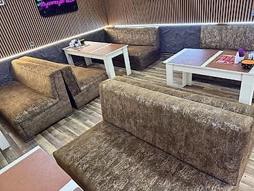 masa kafe: Skameykalar ilə, Düz masa, Digər adam sayı — 5