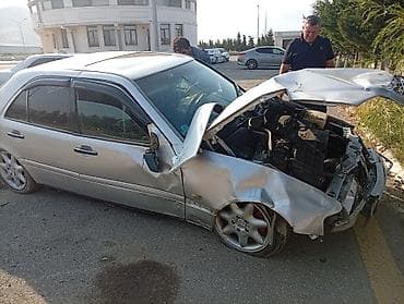 avto maşın: Mercedes-Benz C200 (W203) – ehtiyat hissələri üçün - Kuzov: sedan — 5