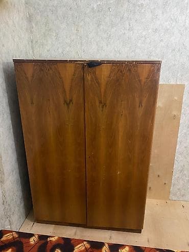 İşlənmiş, Qarderob, paltar dolabı