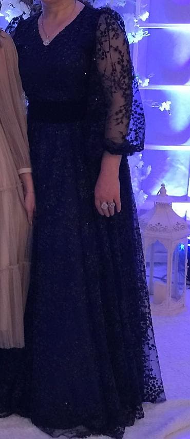 Otelyede dikilib 300m,1defe geyinilib 40m satılır razmer (44-46 — 1