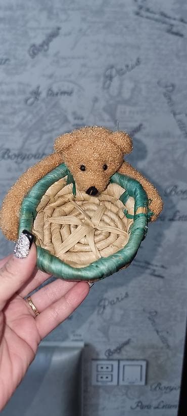 baş feneri: Oyuncaq ayıcık detallı mini səbət - Material: təbii hörgü (raffiya — 1