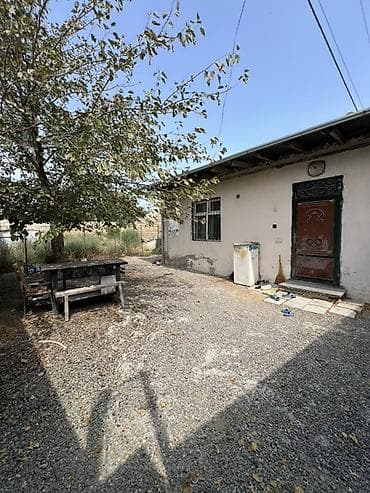 сад: 2 sotun içərisindədir, hasarı, darvazası var. Ev kubiklə tikilib, əsas — 1