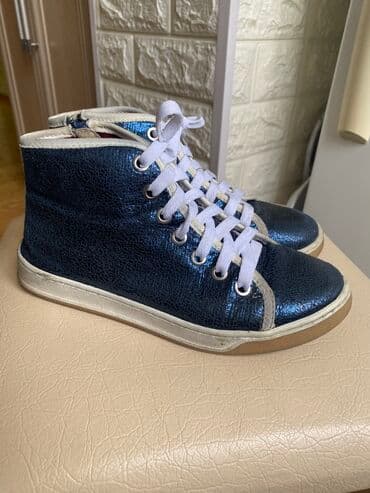 32 razmer: Yaxşı vəziyyırdədir. 33 razmerdi — 2