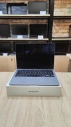 apple notebook: Apple MacBook, 13.3 ", Apple M1, 256 GB — 1