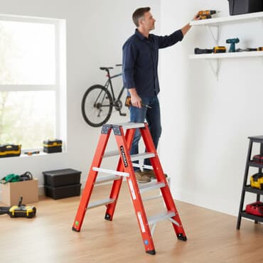 piləkən ustası: Dörd pilləli, qırmızı və gümüşü rənglərdə olan bu yüngül alüminium — 1