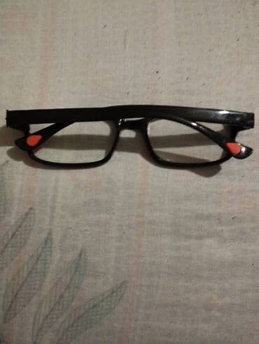 gun eynəkləri: Eynək +2.5 ölçü, hər yanı plastmas materialıdı, təzə alınıb demək olar — 2