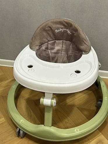 Uşaq gəzdirəci – Babywalker - Rəng: Açıq yaşıl baza, ağ masaüstü
