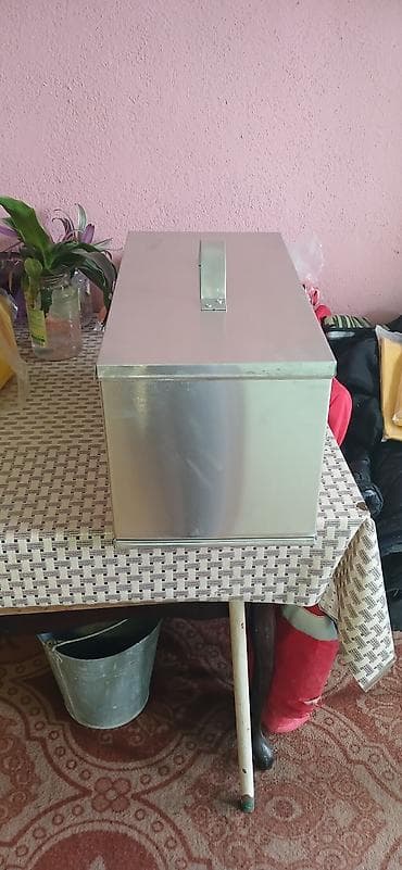 sandiq aliram: Metal saxlama/qutu – kilidli - Material: möhkəm metal — 1