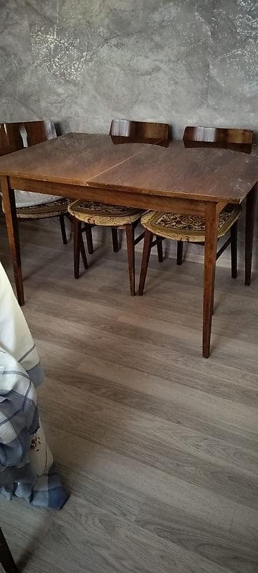 Klassik taxta yemək masası ( STULLAR DAXİL DEYİL) Xüsusiyyətlər: -