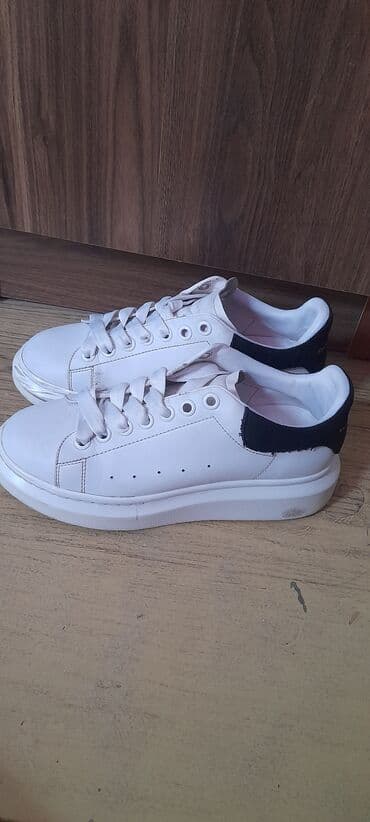 qadınlar üçün göy rəngli ketlər: Ölçü: 38, rəng - Ağ, Yeni — 1