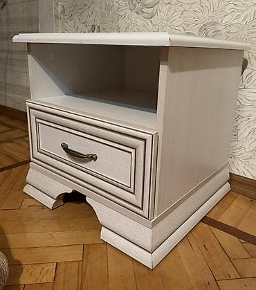 Klassik dizaynlı tumba (yataq otağı üçün) - 2 ədəd var Təxmini