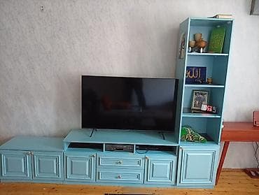 televizo: Mavi rəngli modul TV stendi və vitrinli rəf sistemi qara şüşə bütün — 2