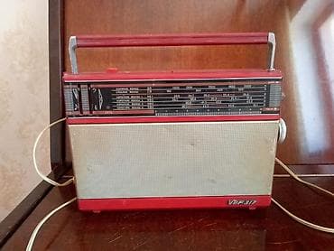 Bu, SSRİ-də istehsal olunmuş kolleksiya tranzistorlu VEF-317 radio
