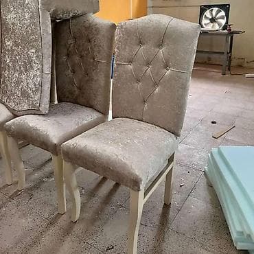 tək stol: Yumşaq oturacaqlı və hündür arxa söykənəcəyi olan klassik üslublu — 1