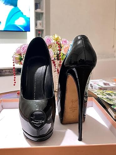 pul gabi: Giuseppe Zanotti qadın tufliləri - Model: Peep-toe platformalı — 2