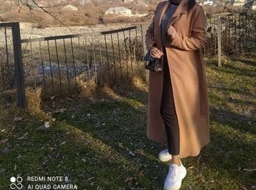 Qadın uzun palto - Rəng: açıq qəhvəyi (bej tonlarında) - Model: düz