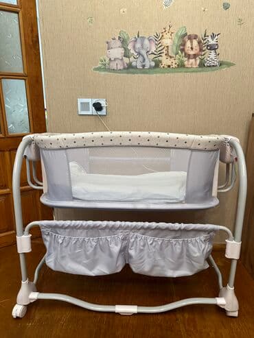 qidalandırmaq üçün uşaq stul yelləncək: Usaq besiyi,tülü var, matrası var .Elektrondu. 1 yasa kimi usaq — 3