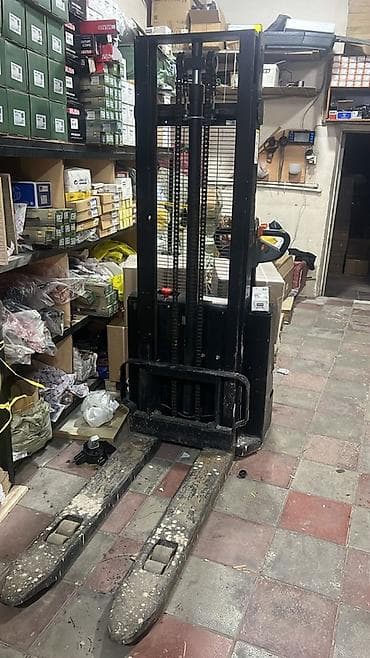 Elektrik paletli yığıcı (stacker) - Güc mənbəyi: elektrik -
