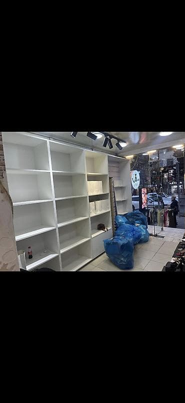 estee: Hazir vitrin. çanta üçün yığılıb. cəmi 1 ay istifadə olunub. mağaza — 2